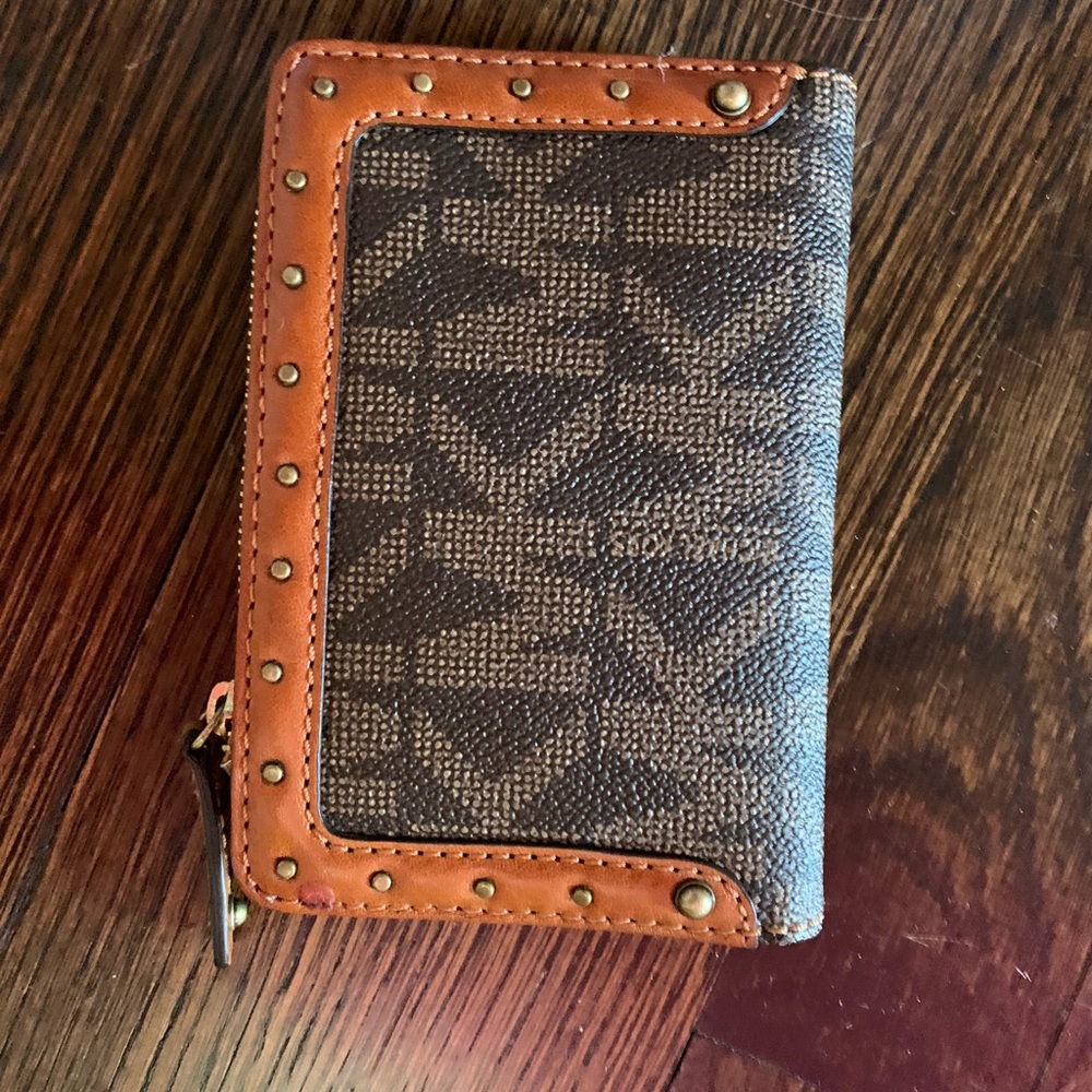 Authentic Michael Kors wallet/coin purse. Never used. EXCELLENT condition